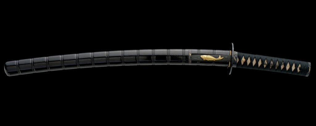 Samurai sword of the type wakizashi with a carp-shaped emblem and the crests of Minamoto no Yoritomo and the Hisatome clan.