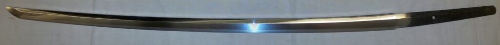 Katana von Shinano no Kami Fujiwara Daidō, eine Gemeinschaftsarbeit von Vater und Sohn aus der Mishina-Familie aus dem Jahr 1664. Mino-Tradition (Mino-den). Sammlung des Samurai Museum Berlin.
