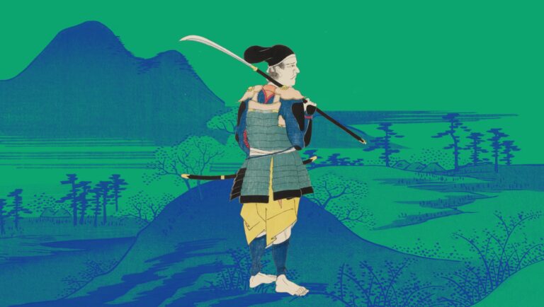 Holzschnitt-Illustration eines Samurai mit geschulterter Naginata in voller Marsch-Pose vor blau-grüner stilisierter Berglandschaft.