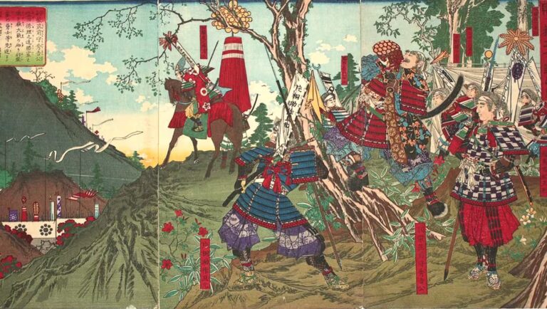 Holzschnitt-Triptychon einer Sengoku-Feldlagerszene mit Reiter-Daimyō, Standarten und versammelten Samurai – zur Geschichte Toyotomi Hideyoshis und seiner militärischen Karriere.
