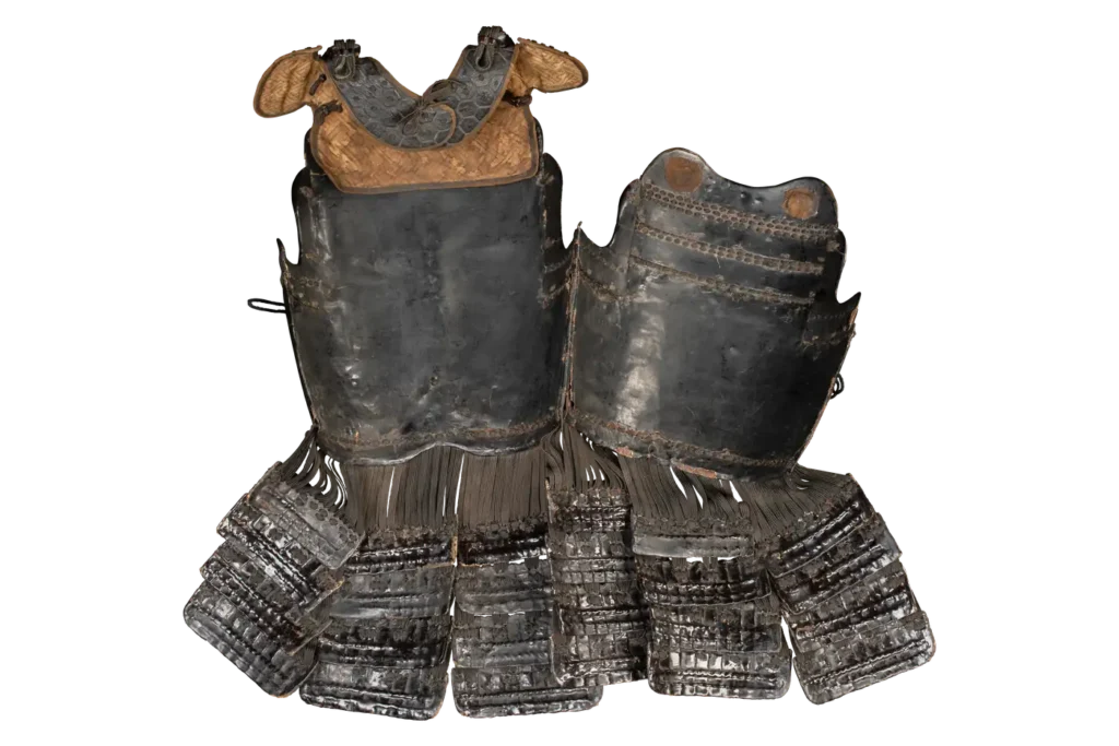 Ni-mai-do cuirass, black lacquered, with gold pattern on the sode shoulder guards