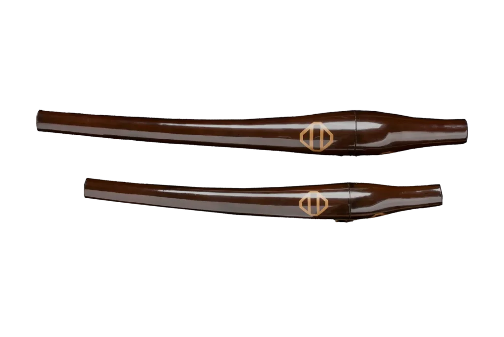 Daishō — pair of saya for long and short sword, brown lacquered with gilt crest
