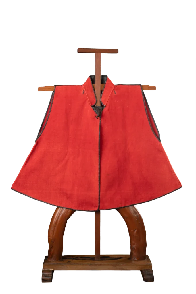 Jinbaori — sleeveless surcoat in red with black hem, front view