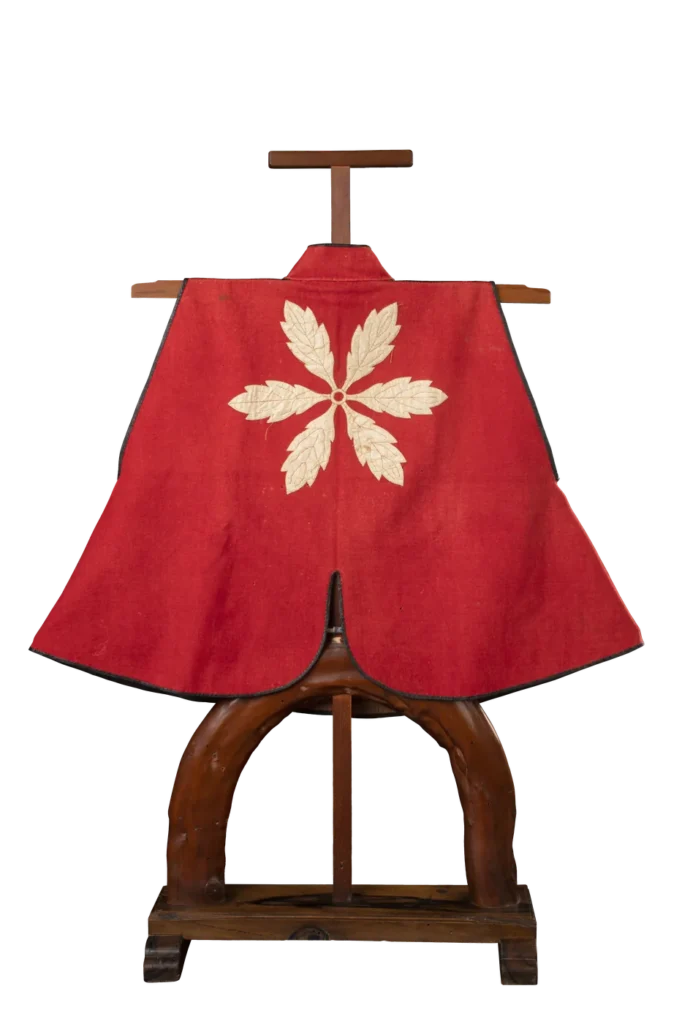 Jinbaori of red cloth with seven-leaf crest (mon)