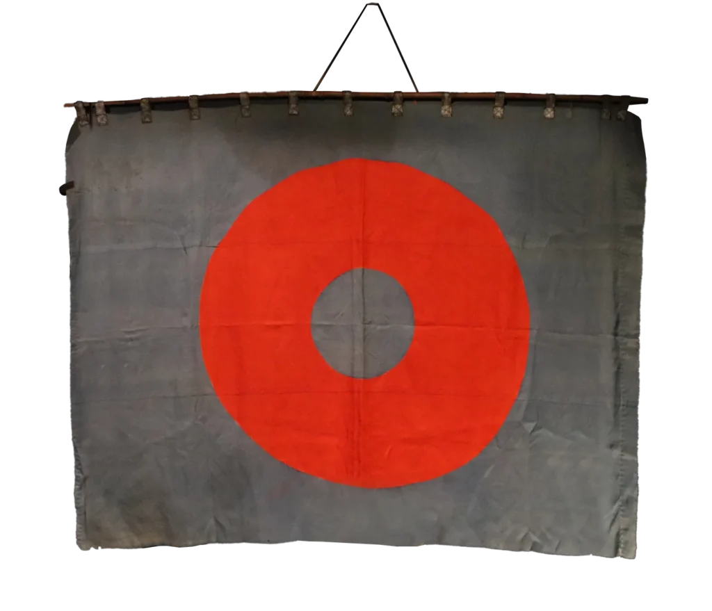 Sashimono of the Katō clan with janome crest, red ring on grey ground