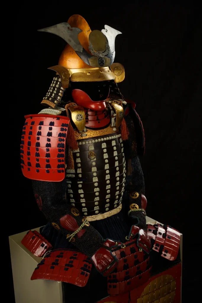 Tōsei gusoku ARM-00030 in red, black and gold with eboshi kabuto